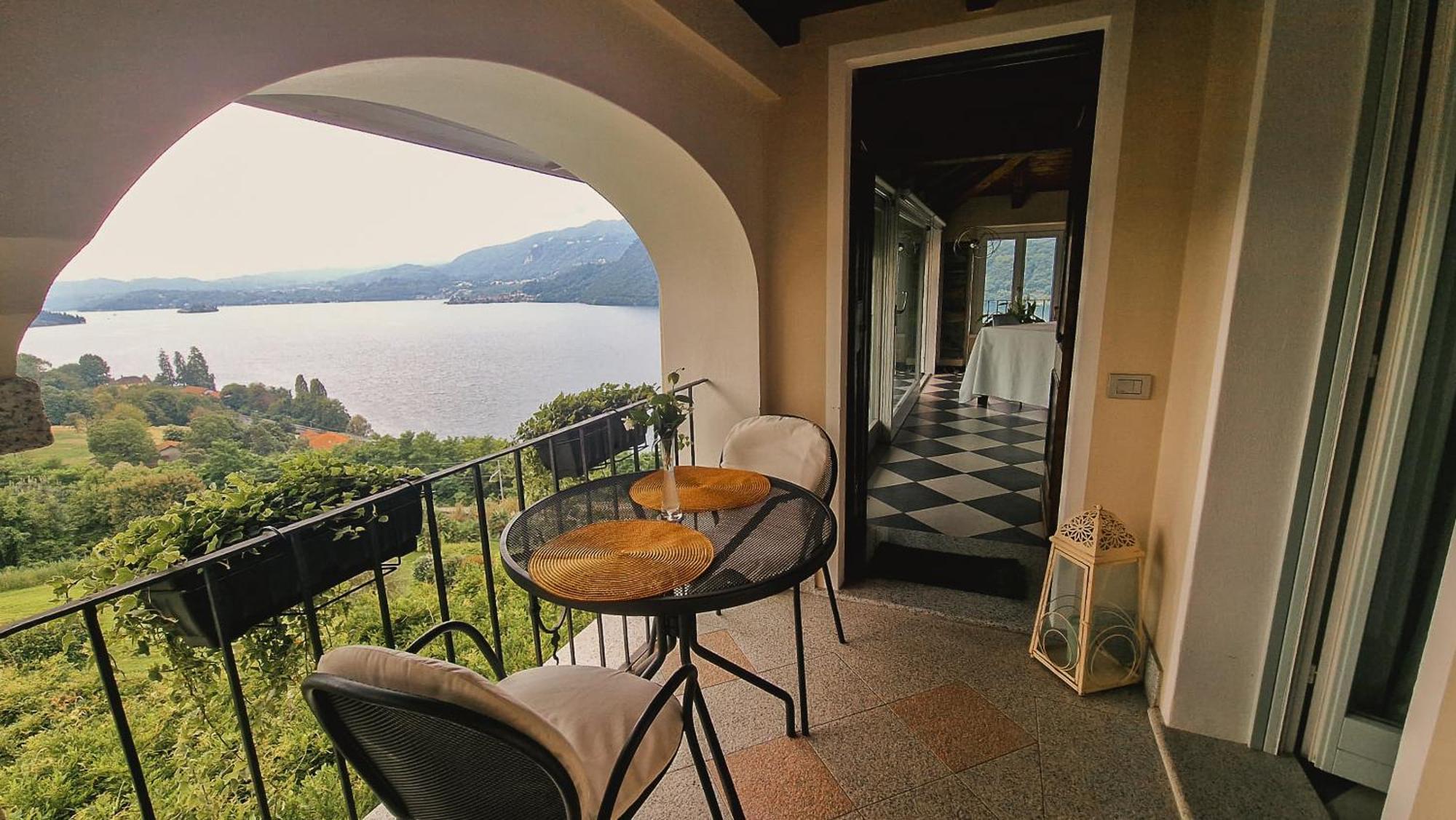 Villa Antica Colonia - Lake Orta - Suite Apartments Adults Only - Spa & Wellness Pettenasco Exteriör bild